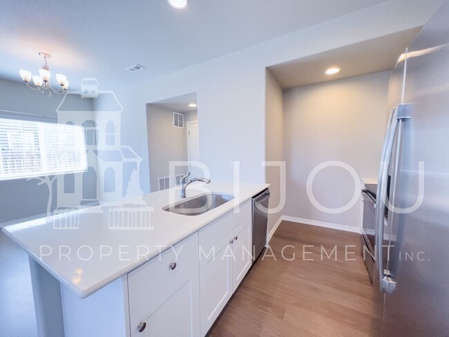 Building Photo - *Special Offer* 1/2 off First Month's Rent...