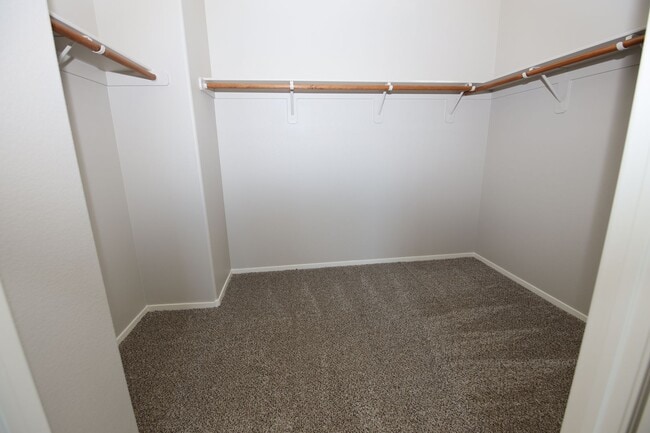 Building Photo - CLASSIC AND MOVE-IN READY 2 STORY HOME IN NORTH LAS VEGAS - 89031