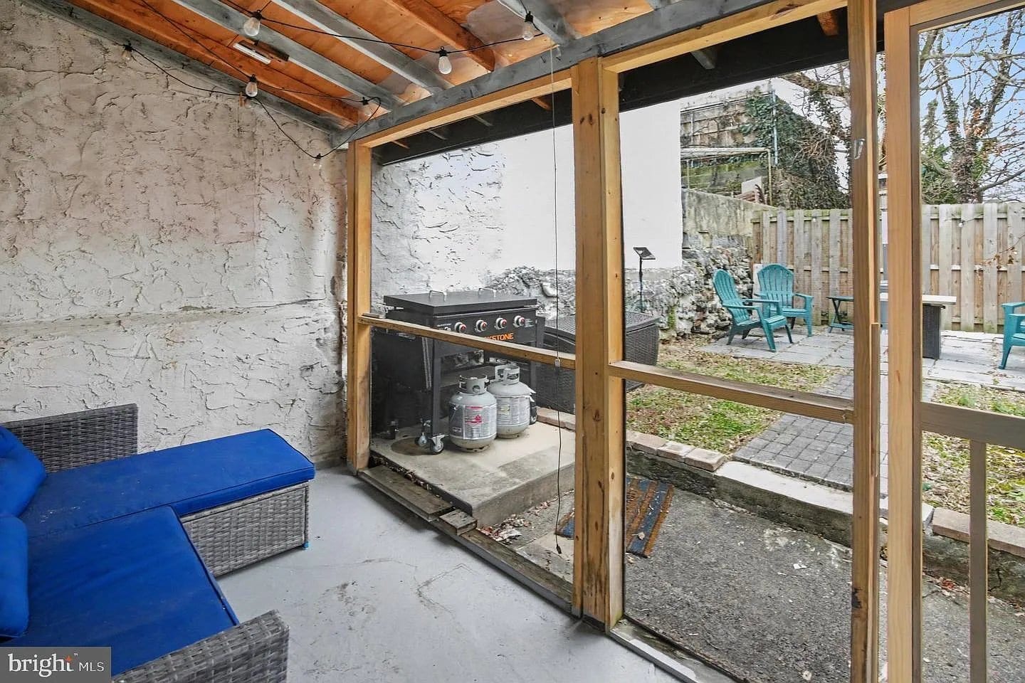 Building Photo - 115 Hermit St