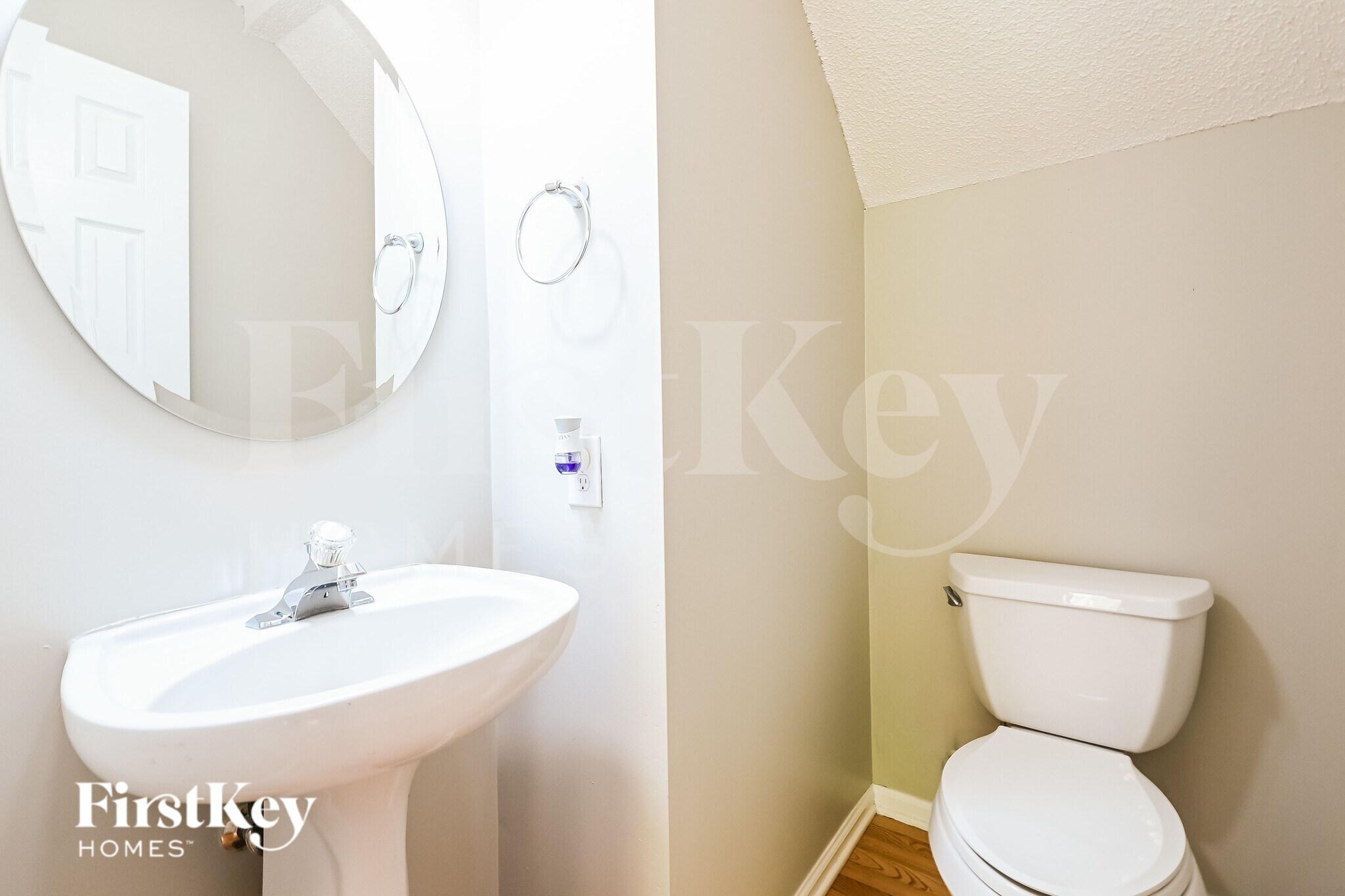 Building Photo - 8900 Juaquin Ln