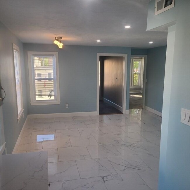 Building Photo - 14 Emerson Ave