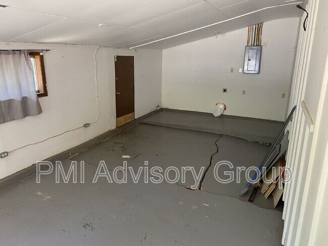 Building Photo - 641 SE 35th St