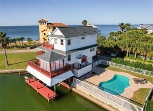Building Photo - 16619 Bayfront Dr