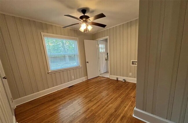 Building Photo - 3427 Eastway Dr