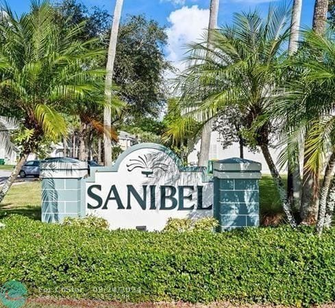 Building Photo - 7813 Sanibel Dr