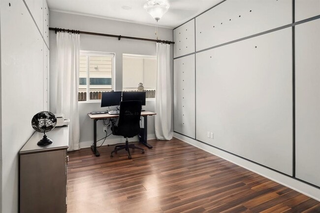 Building Photo - 504 Bowery Trail