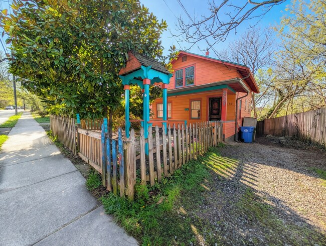 Building Photo - Downtown Asheville Rental w/ Detached Studio Apartment