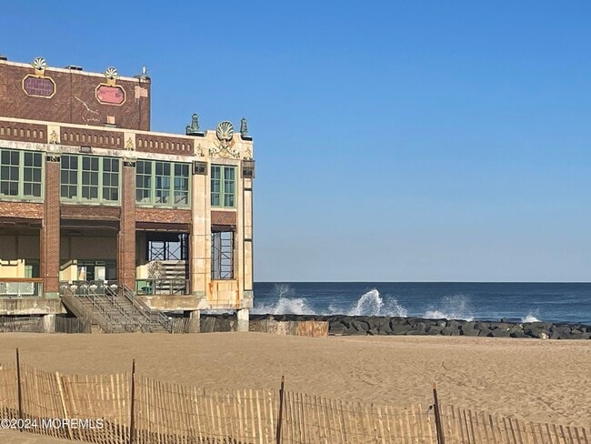 Building Photo - 302 Deal Lake Dr