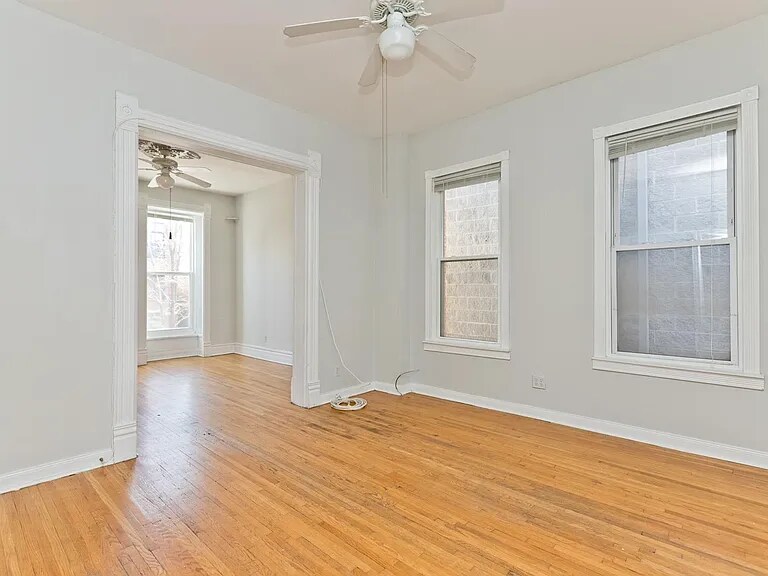 Building Photo - 858 N Paulina St