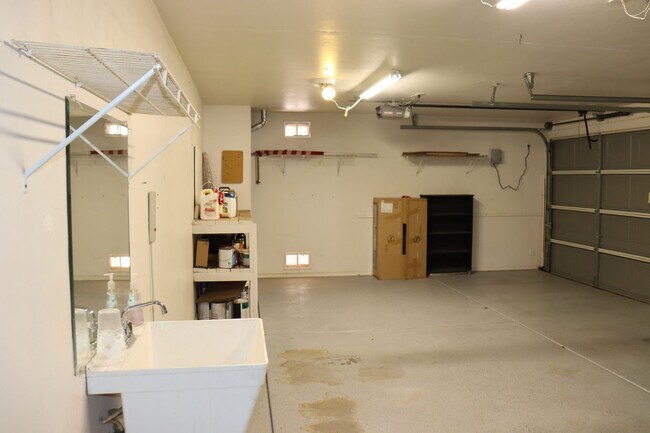 Building Photo - 4943 W Rosebay Dr