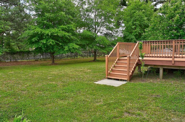 Building Photo - MOVE IN READY! GORGEOUS HOME IN CHESAPEAKE!