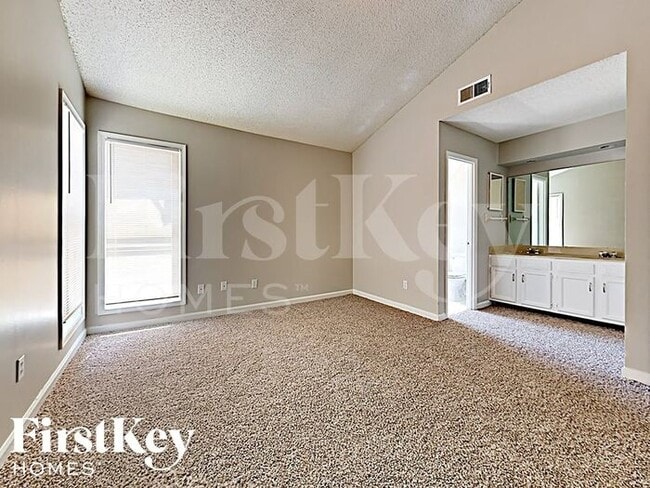 Building Photo - 5961 Wedgewood Cove