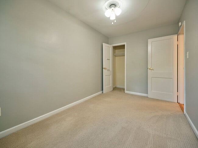 Building Photo - Charming and private 3BR, 2FB home located...