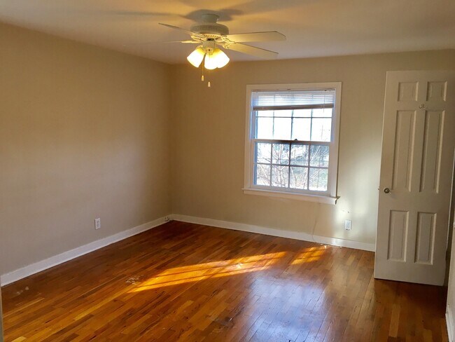 Building Photo - 310-312 Henry SE