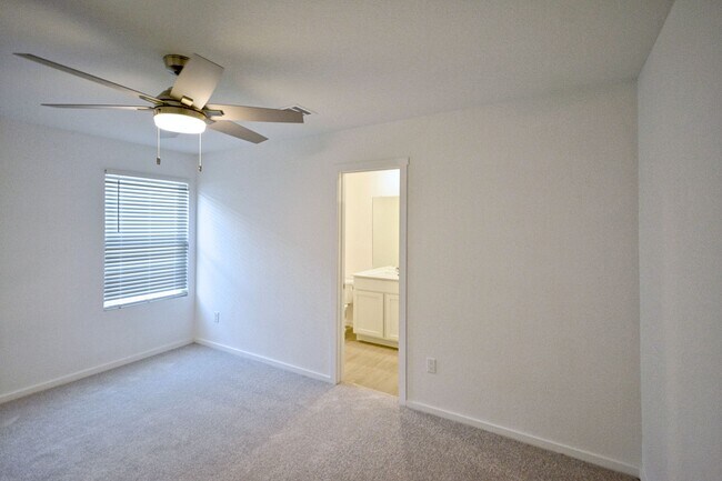 Building Photo - 12127 Floral Blossom