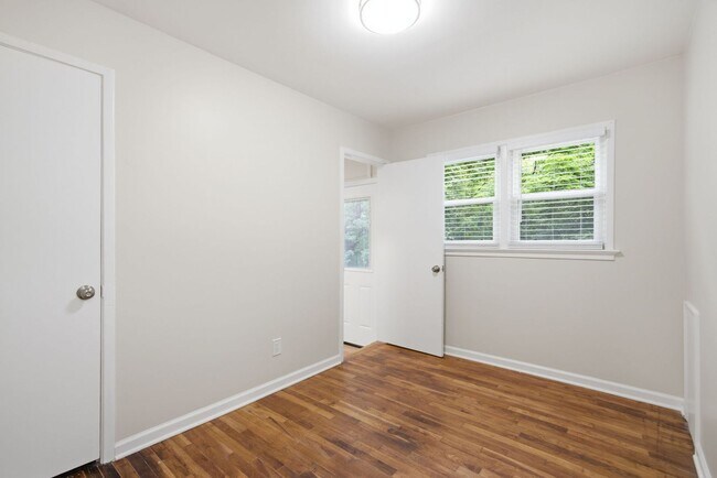 Building Photo - 18 Grandin Cir