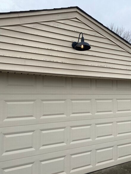 2 car garage - 6300 Hackberry Way