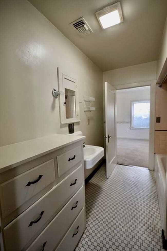 Building Photo - Available Now – Downtown Winters Bungalow