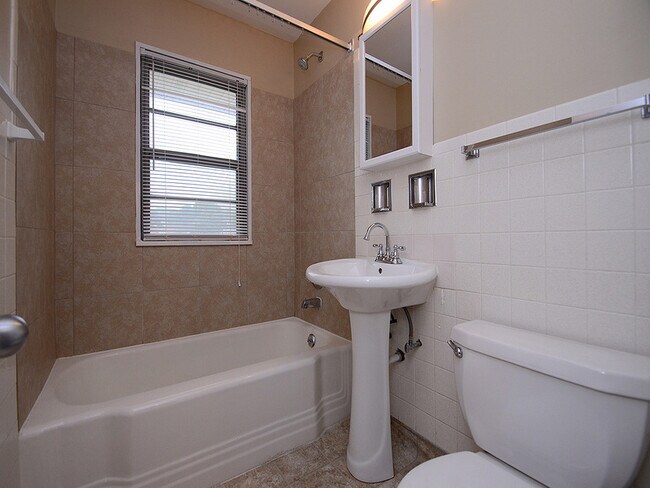 Building Photo - 4915 Mayberry St