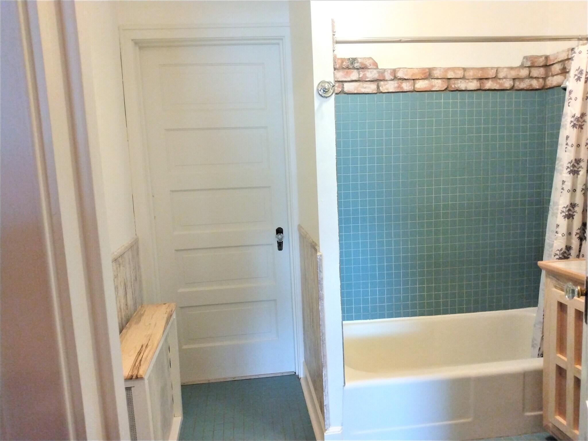 Building Photo - 715 5th Ave