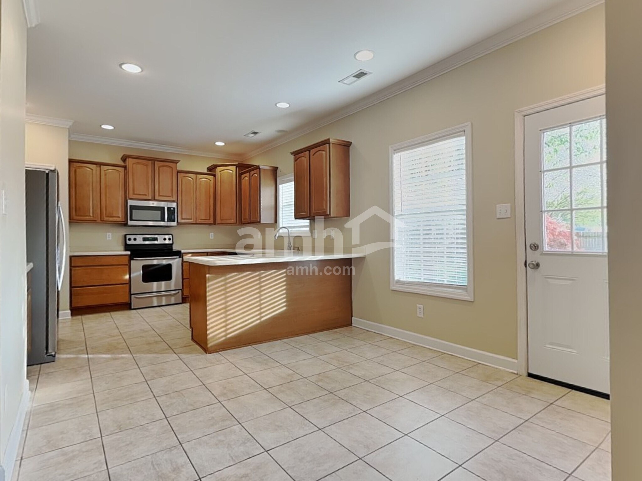 Building Photo - 1641 Silver Oak Ln