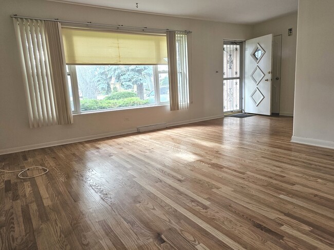 Building Photo - 8823 Mango Ave
