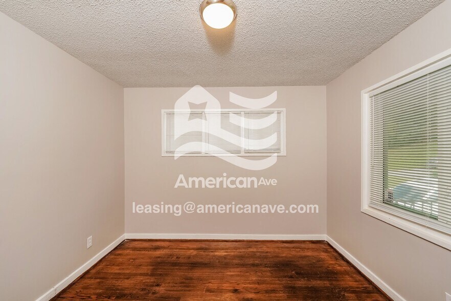 Building Photo - 8228 10th Ave S