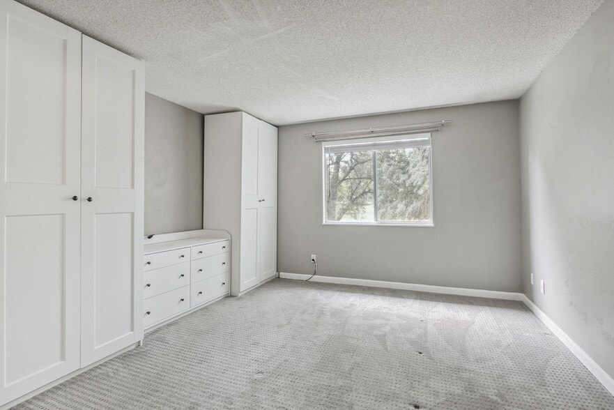 Building Photo - 8555 Fairmount Dr