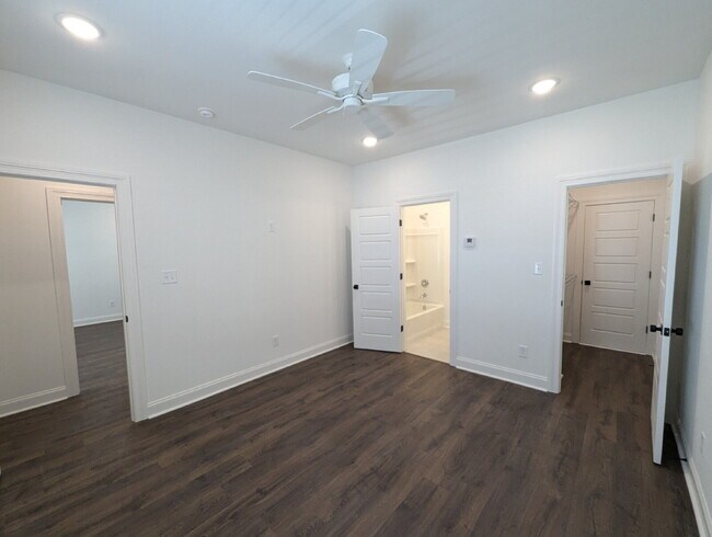 Building Photo - 514 Mdw Crst Cir