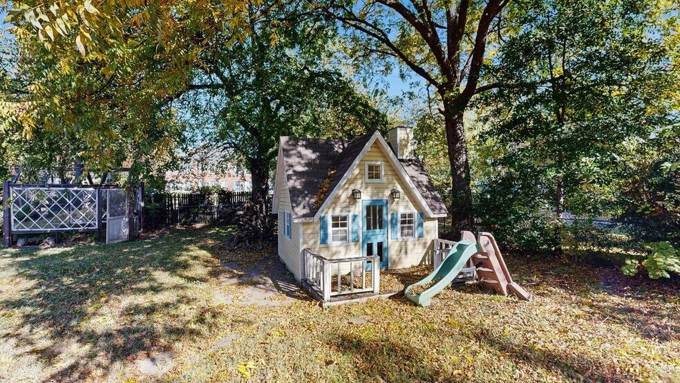 Building Photo - Charming Arlington residence offering spac...