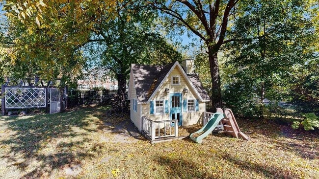 Building Photo - Charming Arlington residence offering space, style, and a welcoming lifestyle