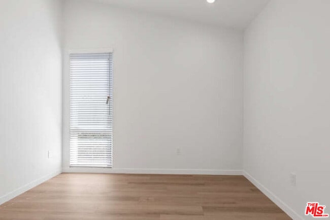 Building Photo - 15912 Vose St