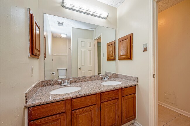 Building Photo - 1490 Hunters Park Dr