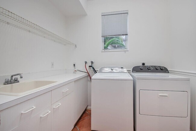 Building Photo - 2466 Bay Isle Ct