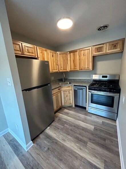 Building Photo - 1529 S George Mason Dr