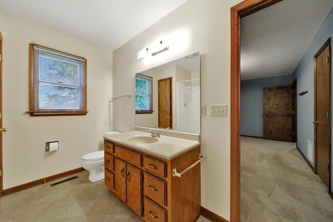 Building Photo - Lovely 3 Bed 2 Bath Ranch Home on Large Lot!