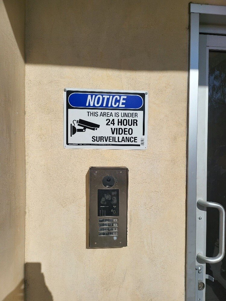 Building Photo - 1541 S Orange Grove Ave