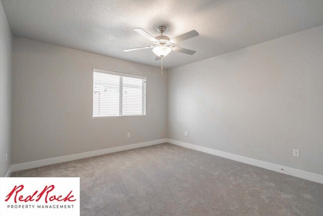 Building Photo - Modern 4-Bed Townhome in Hurricane Heights