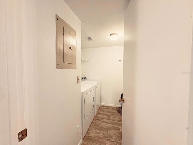 Building Photo - 8213 Sun Spring Cir