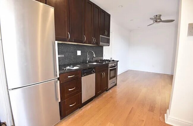 Primary Photo - 373 S 4th St