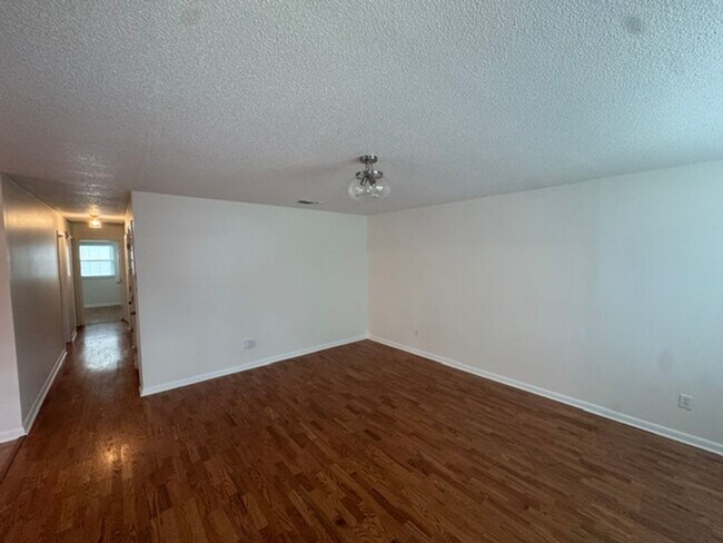 Building Photo - 180 SE Villas Ct