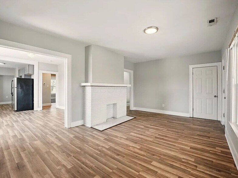 Building Photo - 833 Lilley Ave