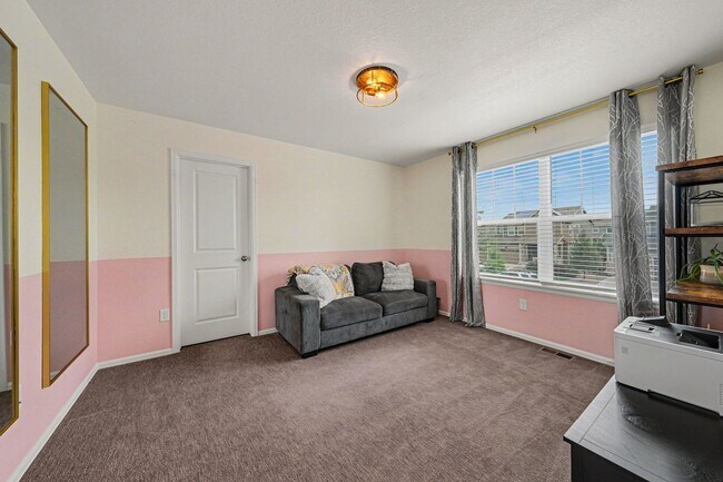 Building Photo - Beautiful spacious four bedroom house!