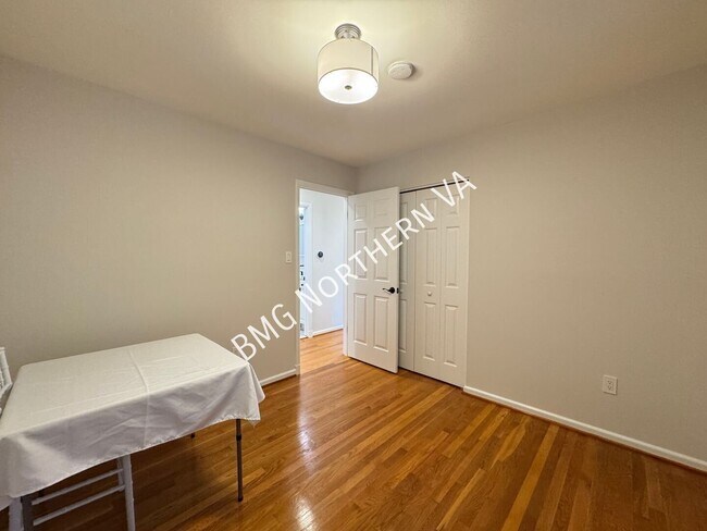 Building Photo - 1109 Hillcrest Dr SW