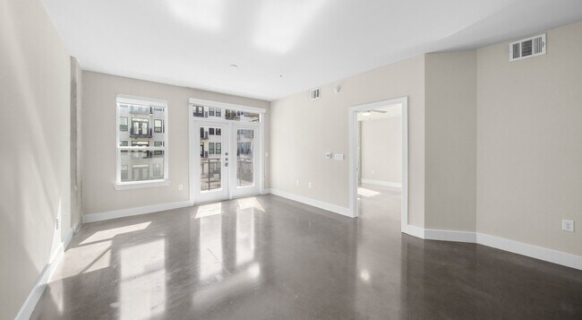 Building Photo - 1825 N San Jacinto St