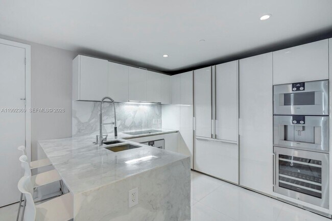 Building Photo - 10203 Collins Ave