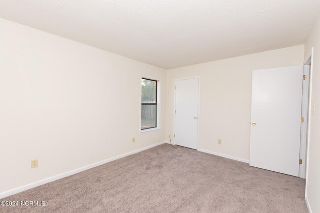Building Photo - 111 Cherrywood Ct