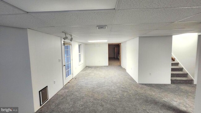 Building Photo - 202 Lakeside Loop