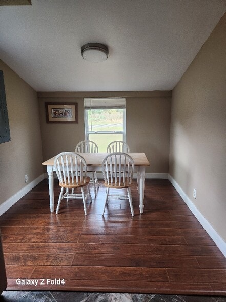 Building Photo - 4456 Railroad St