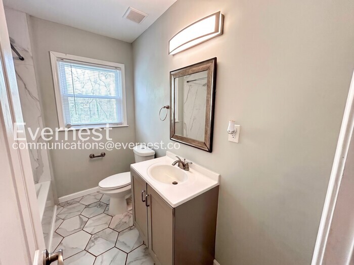 Building Photo - 1345 Twin Oaks Cir SE